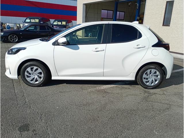 ヤリス X★純正メモリーナビ★バックカメラ★車線逸脱警報★ オートライト★オートハイビーム★オート格納ミラー★インフォメーションディスプレイ★SOSコール★ライトレベライザー★ビルトインETC★Bluetooth再生★ラジオ★USB接続★(7枚目)