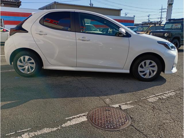 ヤリス X★純正メモリーナビ★バックカメラ★車線逸脱警報★ オートライト★オートハイビーム★オート格納ミラー★インフォメーションディスプレイ★SOSコール★ライトレベライザー★ビルトインETC★Bluetooth再生★ラジオ★USB接続★(11枚目)