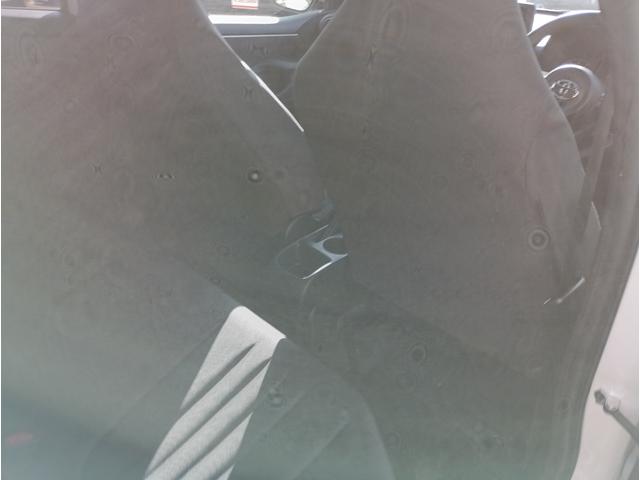 ヤリス X★純正メモリーナビ★バックカメラ★車線逸脱警報★ オートライト★オートハイビーム★オート格納ミラー★インフォメーションディスプレイ★SOSコール★ライトレベライザー★ビルトインETC★Bluetooth再生★ラジオ★USB接続★(50枚目)