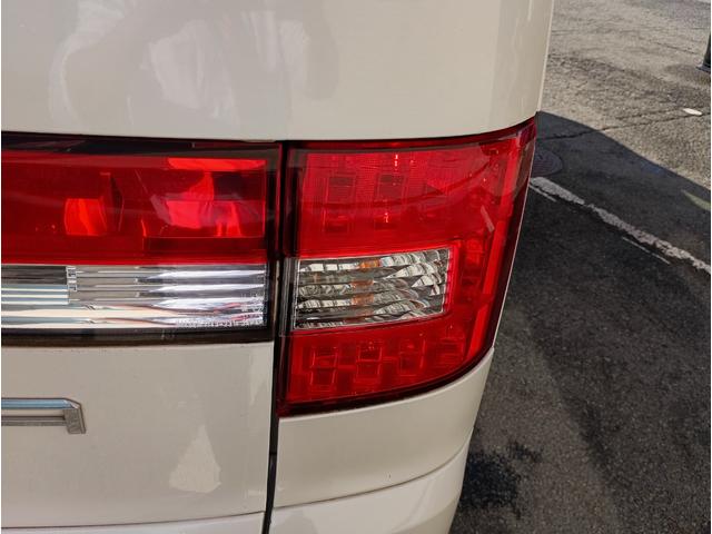 デリカD:5 G パワーパッケージ★純正HDDナビ★フルセグTV★両側パワ ―スライドドア★HIDオートライト★フォグ★クルーズコントロール★革巻ステアリング★パドルシフト★ウィンカーミラー★バックカメラ★ビルトインETC★CD,DVD再生★取説・ナビ取説有ります★(19枚目)