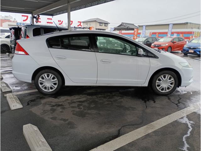 インサイト Ｌ★純正ＨＤＤインターナビ★バックカメラ★ステアリングリモコ　ン★ドライブレコーダー★ＨＩＤオートライト★革巻ステアリング★インフォメーションディスプレイ★コンフォートビューパッケージ★電動ポール★フルセグＴＶ★ＣＤ，ＤＶＤ再生★キーレスキー★ＥＣＯＮ★（12枚目）