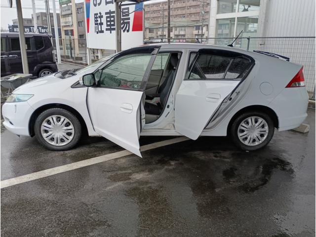 インサイト Ｌ★純正ＨＤＤインターナビ★バックカメラ★ステアリングリモコ　ン★ドライブレコーダー★ＨＩＤオートライト★革巻ステアリング★インフォメーションディスプレイ★コンフォートビューパッケージ★電動ポール★フルセグＴＶ★ＣＤ，ＤＶＤ再生★キーレスキー★ＥＣＯＮ★（38枚目）