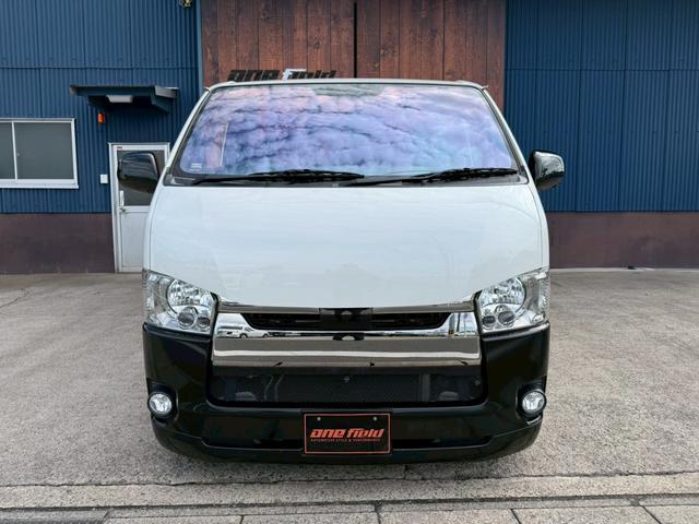 ハイエースバン スーパーGL ダークプライムII バッドフェイス/フルエアロ/ローダウン/18AW/LEDヘッドランプ/地デジSDナビ/Bカメラ/デジタルインナーミラー/スマートキー/リアスタビライザー/社外ショックアブソーバー/スモークフィルム(2枚目)