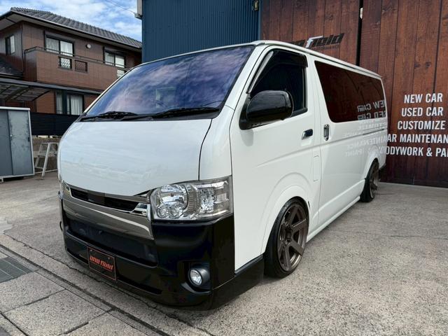 ハイエースバン スーパーGL ダークプライムII バッドフェイス/フルエアロ/ローダウン/18AW/LEDヘッドランプ/地デジSDナビ/Bカメラ/デジタルインナーミラー/スマートキー/リアスタビライザー/社外ショックアブソーバー/スモークフィルム(4枚目)