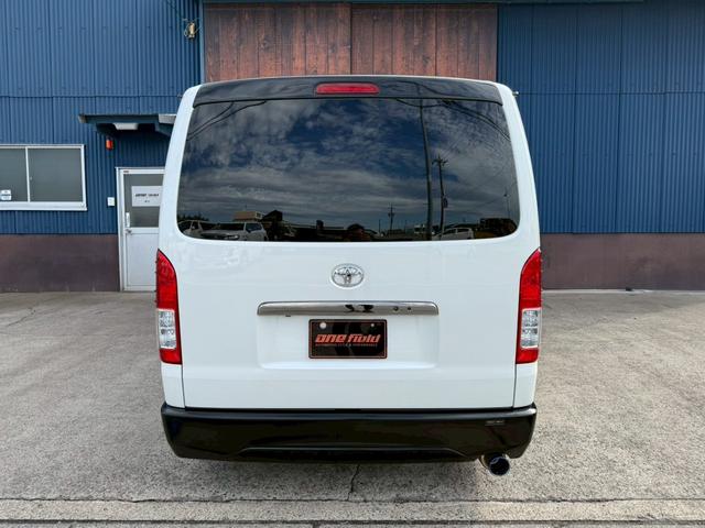 ハイエースバン スーパーGL ダークプライムII バッドフェイス/フルエアロ/ローダウン/18AW/LEDヘッドランプ/地デジSDナビ/Bカメラ/デジタルインナーミラー/スマートキー/リアスタビライザー/社外ショックアブソーバー/スモークフィルム(5枚目)