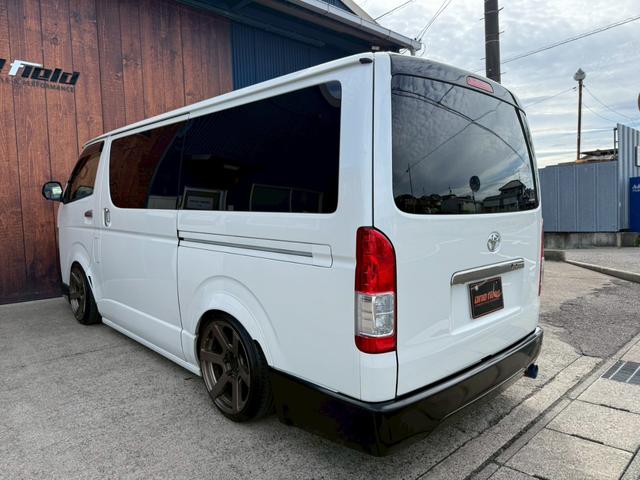 ハイエースバン スーパーGL ダークプライムII バッドフェイス/フルエアロ/ローダウン/18AW/LEDヘッドランプ/地デジSDナビ/Bカメラ/デジタルインナーミラー/スマートキー/リアスタビライザー/社外ショックアブソーバー/スモークフィルム(7枚目)