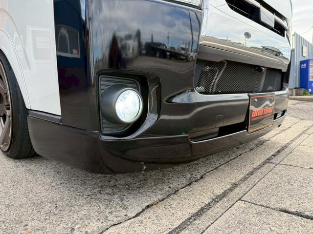 ハイエースバン スーパーGL ダークプライムII バッドフェイス/フルエアロ/ローダウン/18AW/LEDヘッドランプ/地デジSDナビ/Bカメラ/デジタルインナーミラー/スマートキー/リアスタビライザー/社外ショックアブソーバー/スモークフィルム(13枚目)