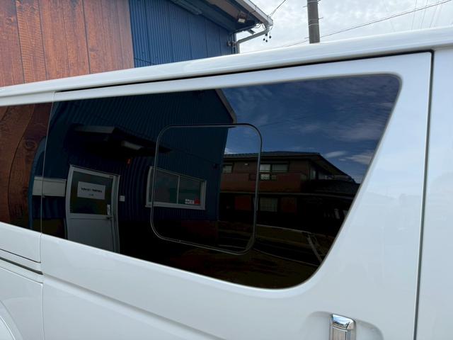 ハイエースバン スーパーGL ダークプライムII バッドフェイス/フルエアロ/ローダウン/18AW/LEDヘッドランプ/地デジSDナビ/Bカメラ/デジタルインナーミラー/スマートキー/リアスタビライザー/社外ショックアブソーバー/スモークフィルム(21枚目)