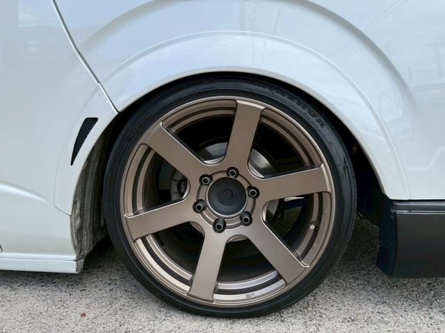 ハイエースバン スーパーGL ダークプライムII バッドフェイス/フルエアロ/ローダウン/18AW/LEDヘッドランプ/地デジSDナビ/Bカメラ/デジタルインナーミラー/スマートキー/リアスタビライザー/社外ショックアブソーバー/スモークフィルム(23枚目)