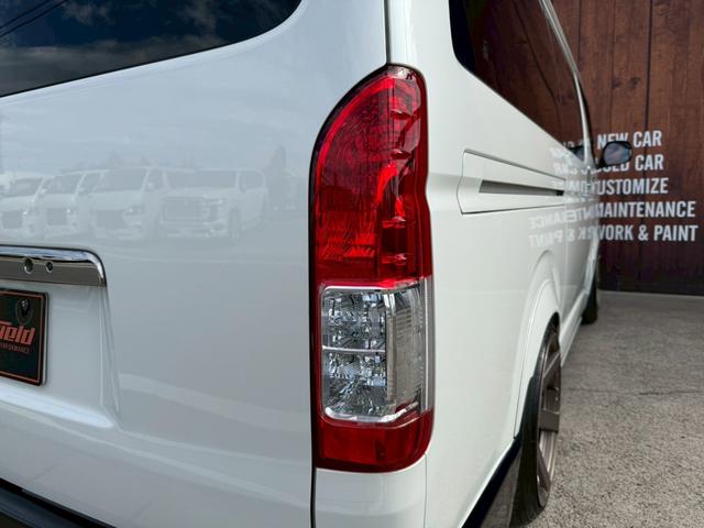 ハイエースバン スーパーGL ダークプライムII バッドフェイス/フルエアロ/ローダウン/18AW/LEDヘッドランプ/地デジSDナビ/Bカメラ/デジタルインナーミラー/スマートキー/リアスタビライザー/社外ショックアブソーバー/スモークフィルム(27枚目)