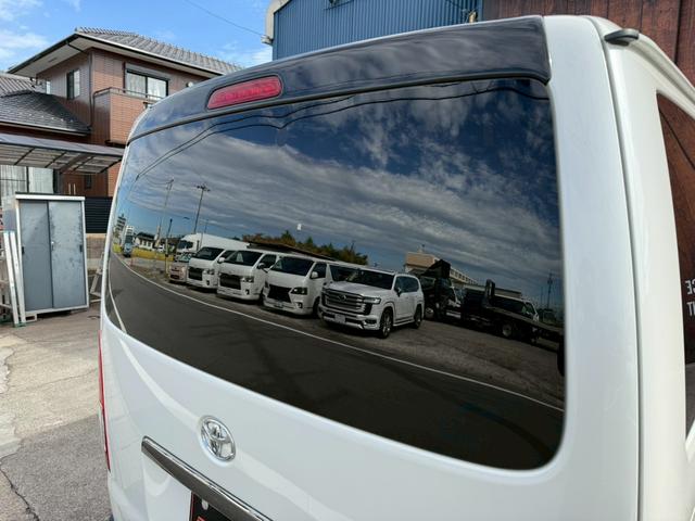 ハイエースバン スーパーGL ダークプライムII バッドフェイス/フルエアロ/ローダウン/18AW/LEDヘッドランプ/地デジSDナビ/Bカメラ/デジタルインナーミラー/スマートキー/リアスタビライザー/社外ショックアブソーバー/スモークフィルム(30枚目)