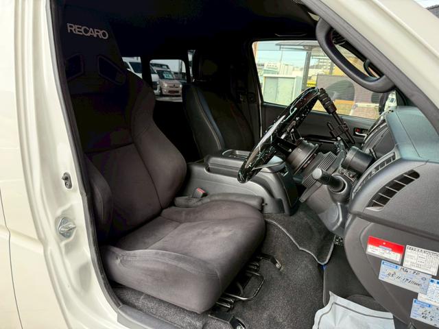 ハイエースバン スーパーGL ダークプライムII バッドフェイス/フルエアロ/ローダウン/18AW/LEDヘッドランプ/地デジSDナビ/Bカメラ/デジタルインナーミラー/スマートキー/リアスタビライザー/社外ショックアブソーバー/スモークフィルム(32枚目)