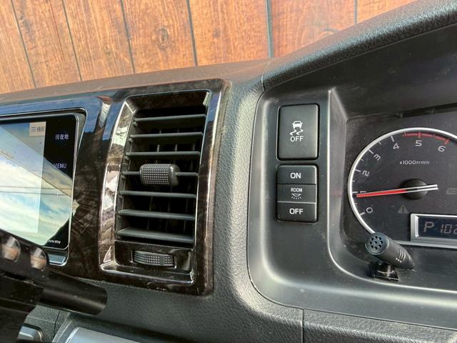 ハイエースバン スーパーGL ダークプライムII バッドフェイス/フルエアロ/ローダウン/18AW/LEDヘッドランプ/地デジSDナビ/Bカメラ/デジタルインナーミラー/スマートキー/リアスタビライザー/社外ショックアブソーバー/スモークフィルム(42枚目)