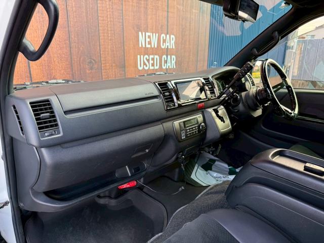 ハイエースバン スーパーGL ダークプライムII バッドフェイス/フルエアロ/ローダウン/18AW/LEDヘッドランプ/地デジSDナビ/Bカメラ/デジタルインナーミラー/スマートキー/リアスタビライザー/社外ショックアブソーバー/スモークフィルム(45枚目)