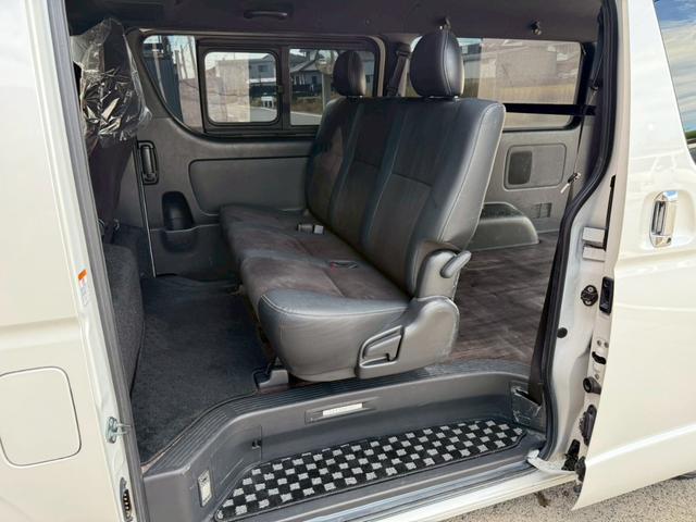 ハイエースバン スーパーGL ダークプライムII バッドフェイス/フルエアロ/ローダウン/18AW/LEDヘッドランプ/地デジSDナビ/Bカメラ/デジタルインナーミラー/スマートキー/リアスタビライザー/社外ショックアブソーバー/スモークフィルム(48枚目)