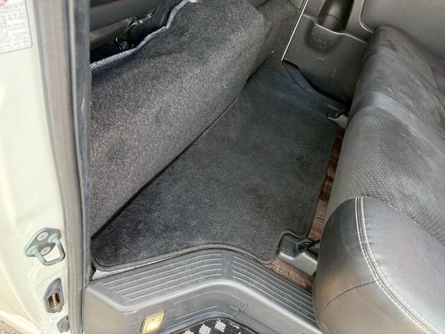 ハイエースバン スーパーGL ダークプライムII バッドフェイス/フルエアロ/ローダウン/18AW/LEDヘッドランプ/地デジSDナビ/Bカメラ/デジタルインナーミラー/スマートキー/リアスタビライザー/社外ショックアブソーバー/スモークフィルム(49枚目)