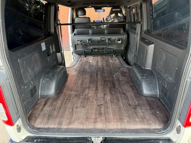 ハイエースバン スーパーGL ダークプライムII バッドフェイス/フルエアロ/ローダウン/18AW/LEDヘッドランプ/地デジSDナビ/Bカメラ/デジタルインナーミラー/スマートキー/リアスタビライザー/社外ショックアブソーバー/スモークフィルム(57枚目)