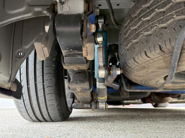 ハイエースバン スーパーGL ダークプライムII バッドフェイス/フルエアロ/ローダウン/18AW/LEDヘッドランプ/地デジSDナビ/Bカメラ/デジタルインナーミラー/スマートキー/リアスタビライザー/社外ショックアブソーバー/スモークフィルム(60枚目)