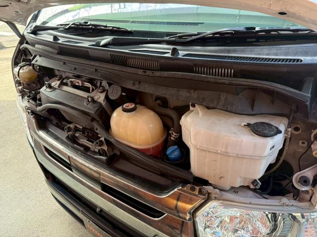 ハイエースバン スーパーGL ダークプライムII バッドフェイス/フルエアロ/ローダウン/18AW/LEDヘッドランプ/地デジSDナビ/Bカメラ/デジタルインナーミラー/スマートキー/リアスタビライザー/社外ショックアブソーバー/スモークフィルム(61枚目)