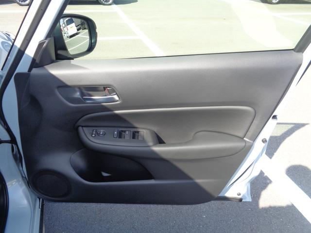 フィット e:HEVクロスター 純正8インチCONNECTナビ ホンダセンシング ETC LEDヘッドライト スマートキー ワンセグTV 衝突回避システム フルオートエアコン 前後センサー エアバッグ サイドエアバック VSA(50枚目)