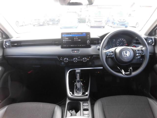 ヴェゼル ｅ：ＨＥＶＺ　純正９インチコネクトディスプレイ　ＥＴＣ　シートヒーター　サイドカーテンエアバッグ　Ｂｌｕｅｔｏｏｔｈオーディオ　リアカメラ　衝突回避支援ブレーキ機能　スマキ　Ｐトランク　フルオートエアコン　Ｄレコ（2枚目）