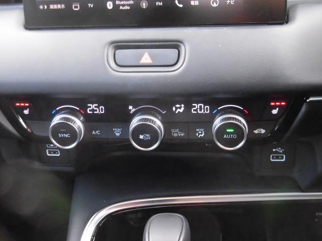 ヴェゼル ｅ：ＨＥＶＺ　純正９インチコネクトディスプレイ　ＥＴＣ　シートヒーター　サイドカーテンエアバッグ　Ｂｌｕｅｔｏｏｔｈオーディオ　リアカメラ　衝突回避支援ブレーキ機能　スマキ　Ｐトランク　フルオートエアコン　Ｄレコ（9枚目）