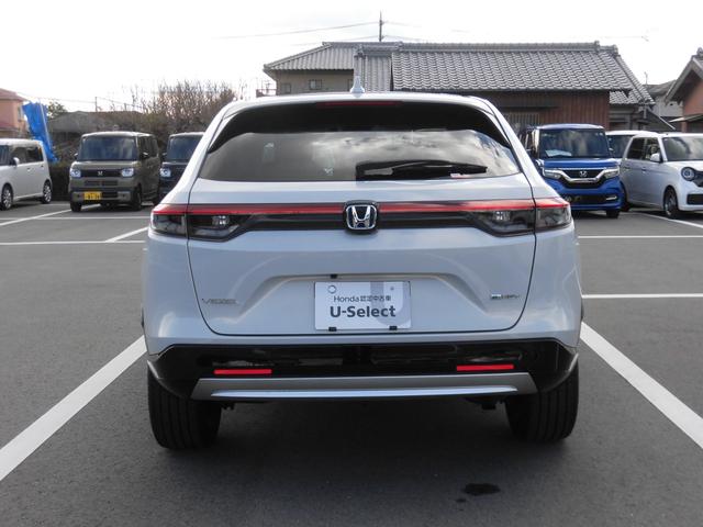 ヴェゼル ｅ：ＨＥＶＺ　純正９インチコネクトディスプレイ　ＥＴＣ　シートヒーター　サイドカーテンエアバッグ　Ｂｌｕｅｔｏｏｔｈオーディオ　リアカメラ　衝突回避支援ブレーキ機能　スマキ　Ｐトランク　フルオートエアコン　Ｄレコ（18枚目）