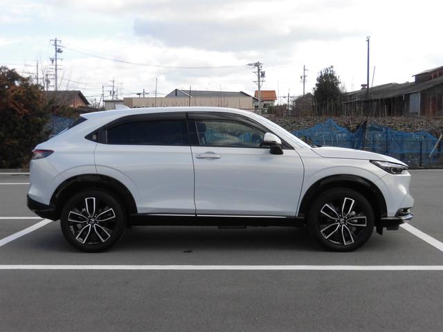 ヴェゼル ｅ：ＨＥＶＺ　純正９インチコネクトディスプレイ　ＥＴＣ　シートヒーター　サイドカーテンエアバッグ　Ｂｌｕｅｔｏｏｔｈオーディオ　リアカメラ　衝突回避支援ブレーキ機能　スマキ　Ｐトランク　フルオートエアコン　Ｄレコ（20枚目）