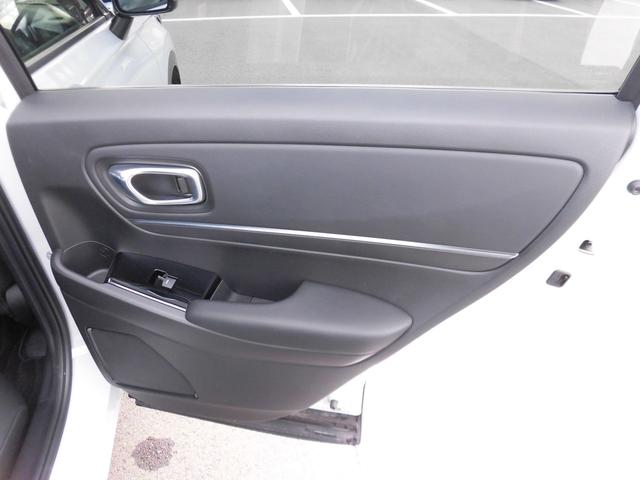 ヴェゼル ｅ：ＨＥＶＺ　純正９インチコネクトディスプレイ　ＥＴＣ　シートヒーター　サイドカーテンエアバッグ　Ｂｌｕｅｔｏｏｔｈオーディオ　リアカメラ　衝突回避支援ブレーキ機能　スマキ　Ｐトランク　フルオートエアコン　Ｄレコ（60枚目）