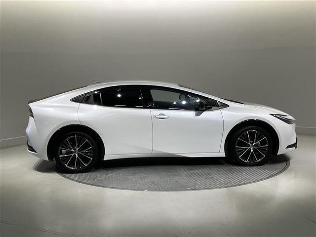 プリウス Ｚ　リアカメラ　プリクラッシュ　本革　メモリナビ　ＬＥＤランプ　ナビ・ＴＶ　オートクルーズ　アルミホイール　ＡＣ　運転席エアバッグ　横滑り防止装置　ＥＴＣ付　パワーウインドウ　キーレス　ＡＢＳ　パワステ（3枚目）