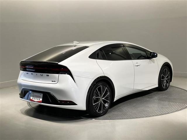 プリウス Ｚ　リアカメラ　プリクラッシュ　本革　メモリナビ　ＬＥＤランプ　ナビ・ＴＶ　オートクルーズ　アルミホイール　ＡＣ　運転席エアバッグ　横滑り防止装置　ＥＴＣ付　パワーウインドウ　キーレス　ＡＢＳ　パワステ（4枚目）