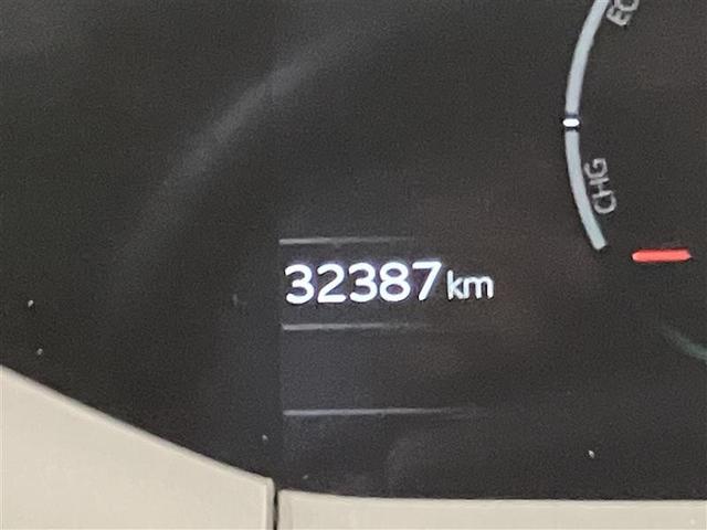 プリウス Ｚ　リアカメラ　プリクラッシュ　本革　メモリナビ　ＬＥＤランプ　ナビ・ＴＶ　オートクルーズ　アルミホイール　ＡＣ　運転席エアバッグ　横滑り防止装置　ＥＴＣ付　パワーウインドウ　キーレス　ＡＢＳ　パワステ（12枚目）
