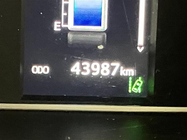 ハイエースバン スーパーＧＬ　ダークプライムＩＩ　両側オートスライドドア　ＡＣ　助手席エアバック　地デジ　４ＷＤ車　ＥＴＣ付き　ＬＥＤヘッドランプ　エアＢ　ナビ＆ＴＶ　メモリーナビ　横滑り防止　前席パワーウィンドウ　パワステ　キーレス　ＡＢＳ　Ｂカメ（12枚目）