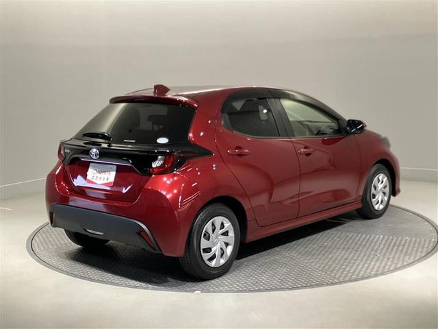 ヤリス X PCS 横滑り防止装置付き ワイヤレスキー サイドエアバック エアコン Wエアバッグ パワーウインドウ ETC付き パワステ 運転席エアバッグ ABS(4枚目)