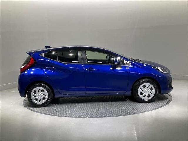 アクア X 踏み間違い防止 イモビ ナビ LEDヘッドライト スマートキー 横滑り防止機能 キーレスエントリー オートクルーズ オートエアコン 元試乗車 ETC カーテンエアバッグ パワーステアリング ABS(3枚目)