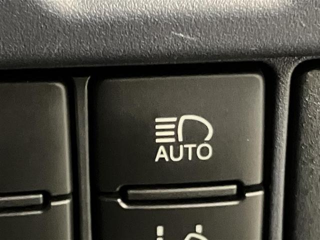 ノア ハイブリッドSi ABS 横滑り防止機能 ダブルエアコン エアバッグ バックモニター ナビTV LEDライト 1オーナー 3列シート メモリーナビ ETC スマートキ- DVD再生 キーレス パワーウィンドウ AW(27枚目)