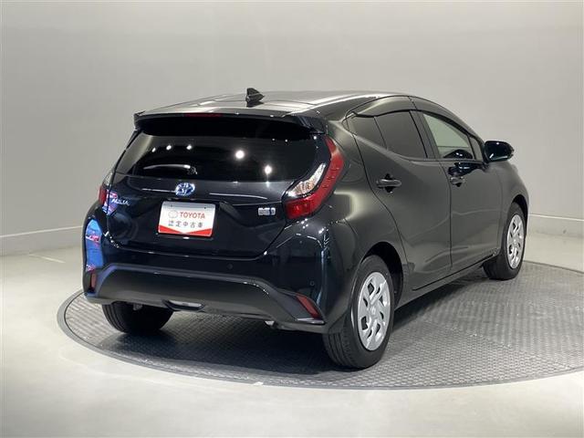 アクア Ｘ　踏み間違い防止　イモビ　ナビ＆ＴＶ　フルセグ　ＬＥＤヘッドライト　スマートキー　横滑り防止機能　キーレスエントリー　オートクルーズ　オートエアコン　元試乗車　ＥＴＣ　カーテンエアバッグ　ＡＢＳ（4枚目）