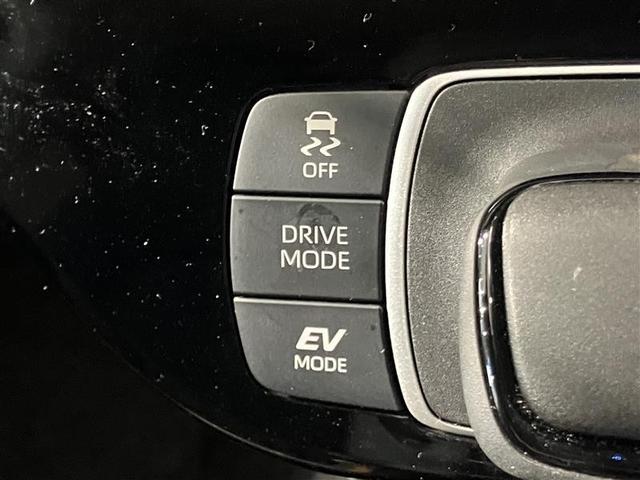 アクア Ｘ　踏み間違い防止　イモビ　ナビ＆ＴＶ　フルセグ　ＬＥＤヘッドライト　スマートキー　横滑り防止機能　キーレスエントリー　オートクルーズ　オートエアコン　元試乗車　ＥＴＣ　カーテンエアバッグ　ＡＢＳ（20枚目）