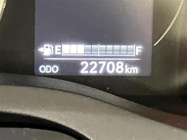 とっても見やすいメーターです。夜間時はラグジュアリーな気分にさせてくれる照明が魅力ですので、夜のドライブも楽しみになりますよ♪