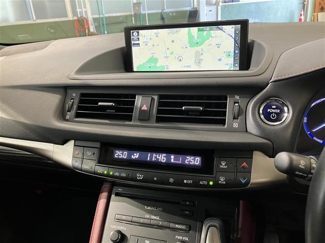 スタイリッシュなデザインのインパネ。各操作スイッチは使いやすい位置に配置されてます。