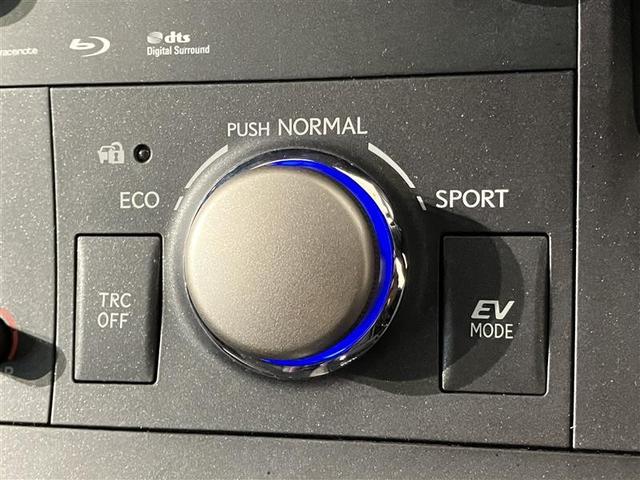 グループ会社工場にて内装・ボディー・エンジンルーム・タイヤまで！汚れやニオイを徹底洗浄しております☆キレイな状態で展示しております♪