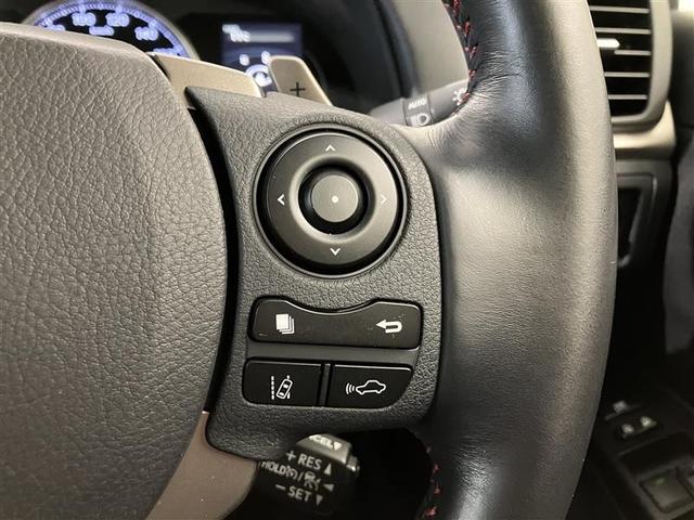 ステアリングスイッチ付き。前方から目を離すことなく操作することが可能です。