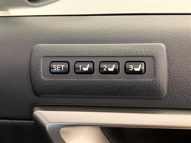 パワーシート搭載。微妙な調整が手軽にでき、最適なポジションで運転することが可能です。