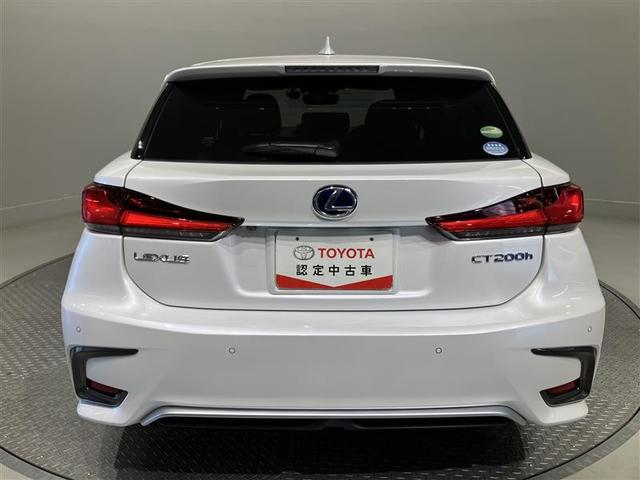 バックカメラが付いているので後方確認が非常にしやすいです。今や運転初心者も熟練者も必須装備！ついていて損はないですね♪