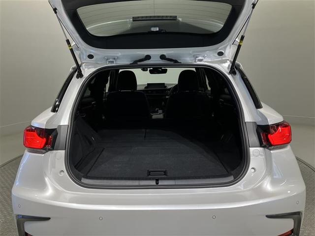 広々としたラゲージスペースを備えています。大きなものや長さのある荷物もしっかりと積み込めます。