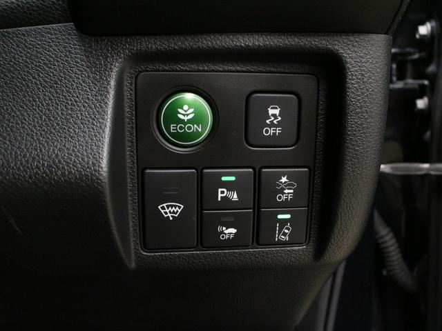 【衝突軽減ブレーキ】自動車が障害物を感知して、衝突の可能性がある場合、運転者へ警告音を発したり、衝突の可能性が高い場合、ブレーキの補助操作を行い、減速して衝突被害を軽減するシステムです！