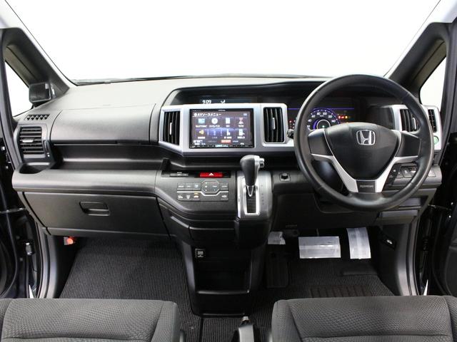 ステップワゴンスパーダ Ｚ　８型ナビ　後席モニター　両側パワスラ　フルセグＴＶ　Ｂｌｕｅｔｏｏｔｈ　ＤＶＤ／ＣＤ　スマートキー　本革巻ステアリング　ディスチャージヘッド　アクティブコーナリングライト　パドルシフト　ＥＴＣ　禁煙車（5枚目）