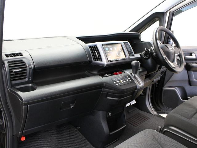 ステップワゴンスパーダ Ｚ　８型ナビ　後席モニター　両側パワスラ　フルセグＴＶ　Ｂｌｕｅｔｏｏｔｈ　ＤＶＤ／ＣＤ　スマートキー　本革巻ステアリング　ディスチャージヘッド　アクティブコーナリングライト　パドルシフト　ＥＴＣ　禁煙車（14枚目）