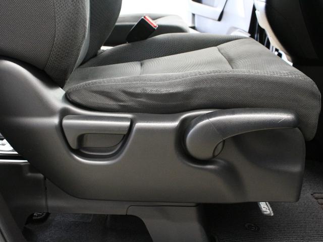 ステップワゴンスパーダ Ｚ　８型ナビ　後席モニター　両側パワスラ　フルセグＴＶ　Ｂｌｕｅｔｏｏｔｈ　ＤＶＤ／ＣＤ　スマートキー　本革巻ステアリング　ディスチャージヘッド　アクティブコーナリングライト　パドルシフト　ＥＴＣ　禁煙車（28枚目）