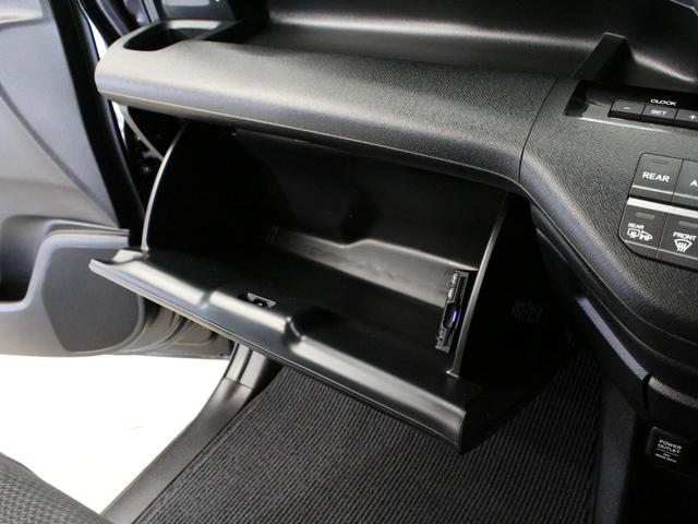 ステップワゴンスパーダ Ｚ　８型ナビ　後席モニター　両側パワスラ　フルセグＴＶ　Ｂｌｕｅｔｏｏｔｈ　ＤＶＤ／ＣＤ　スマートキー　本革巻ステアリング　ディスチャージヘッド　アクティブコーナリングライト　パドルシフト　ＥＴＣ　禁煙車（47枚目）